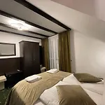 Holiday home парламент, *