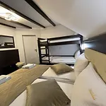 Holiday home парламент, *