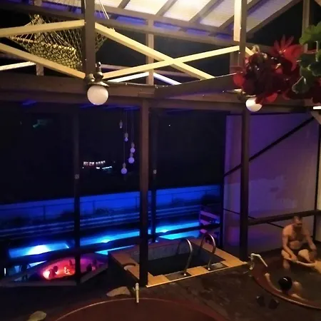 парламент, Holiday home